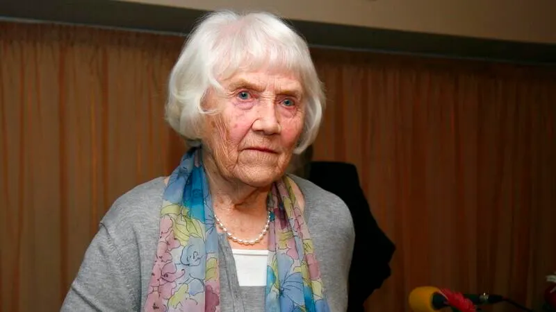 Ester Mägi. Kadents ja teema