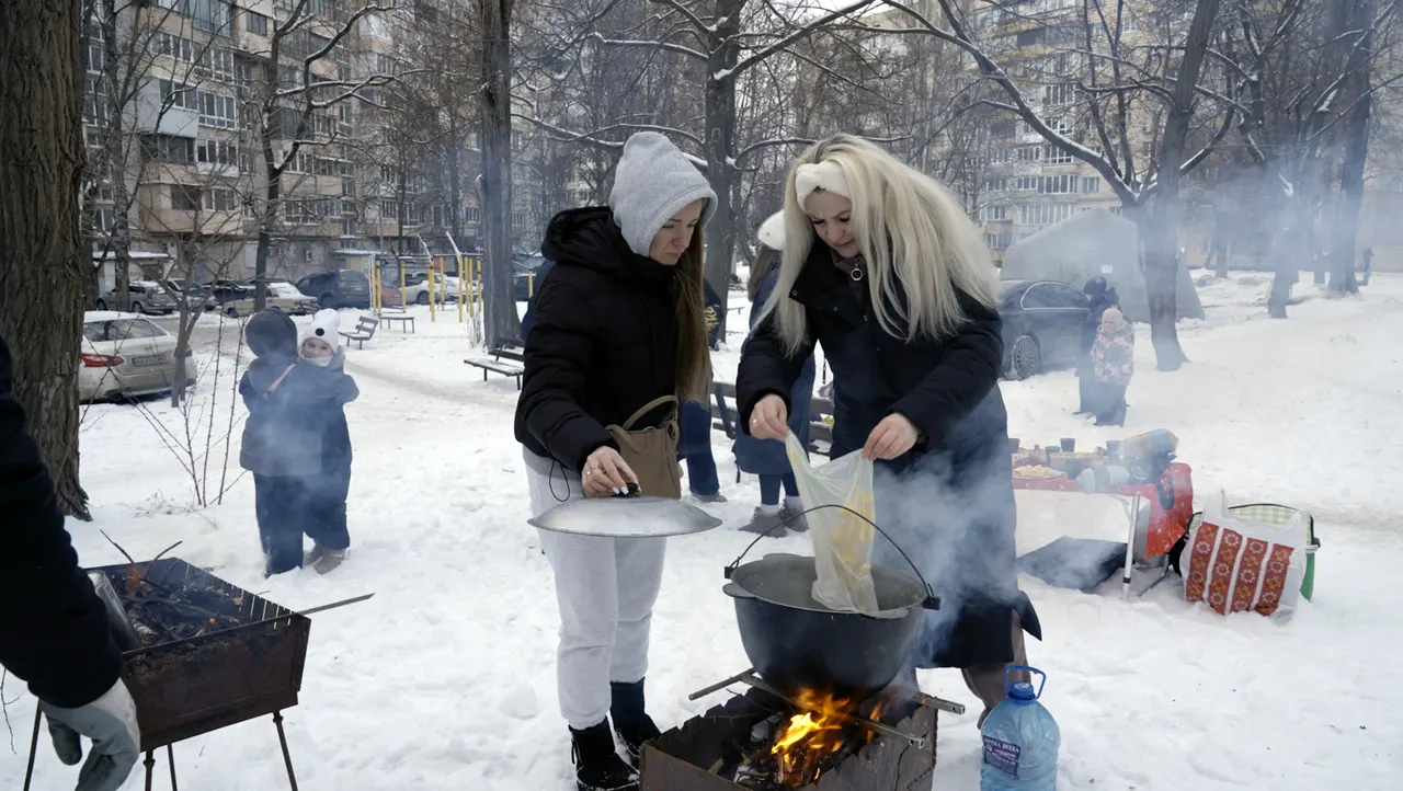 Pimeduse poolt valgustatud