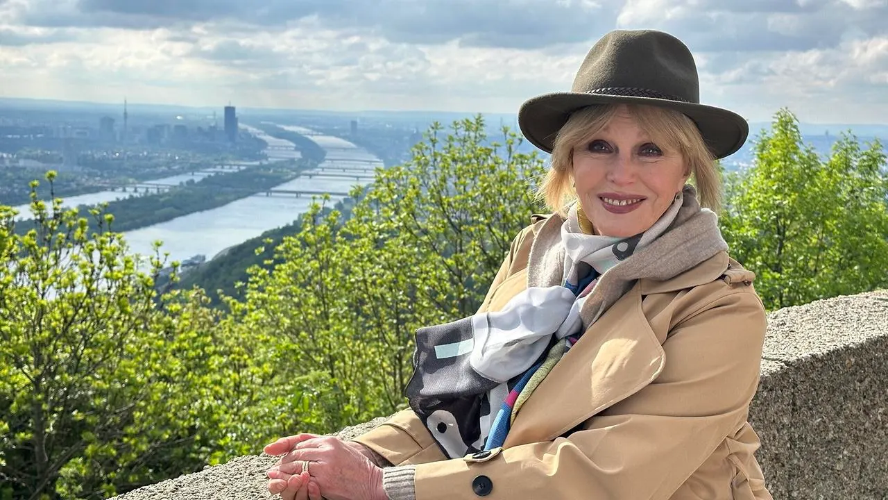 Joanna Lumley Doonaul