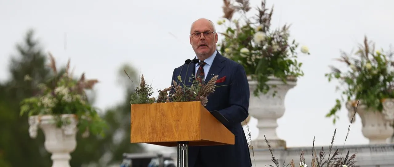Eesti Vabariigi presidendi vastuvõtt Kadrioru lossi roosiaias
